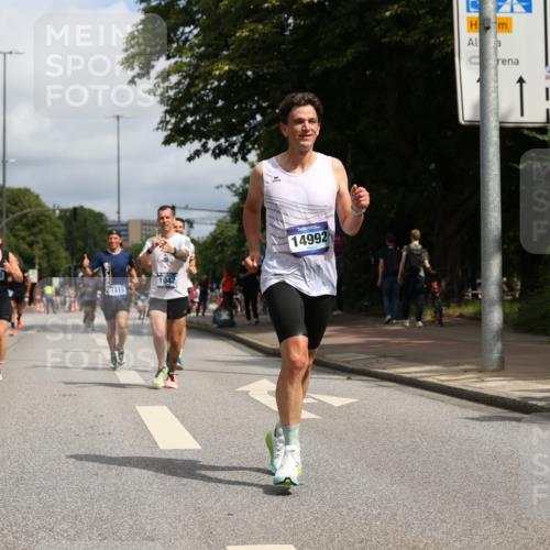 29.06.2025 - hella hamburg halbmarathon Yannick Fuchs http://msf.ph/oto/8218619 29.06.2025 10:32:58 20KM 1042, 1615, 1688, 1710, 2262, 2296, 2745, 2849, 3530, 4148, 5091, 5248, 6095, 7110, 7229, 8002, 8091, 9171, 11049, 11379, 11952, 12915, 13755, 14688, 14992, 16075, 17623, 18276, 18529, 18584, 18761 meine-sportfotos.de