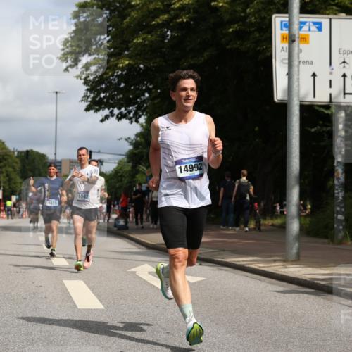 29.06.2025 - hella hamburg halbmarathon Yannick Fuchs http://msf.ph/oto/8218641 29.06.2025 10:32:58 20KM 1042, 1615, 1688, 1710, 2262, 2296, 2745, 2849, 3530, 4148, 5091, 5248, 6095, 7110, 7229, 8002, 8091, 9171, 11049, 11379, 11952, 12915, 13755, 14688, 14992, 16075, 17623, 18276, 18529, 18584, 18761 meine-sportfotos.de