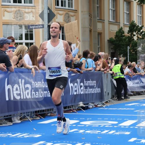 29.06.2025 - hella hamburg halbmarathon Strokosch-Dieckow http://msf.ph/oto/8218652 29.06.2025 10:27:41 Ziel 1122, 2203, 5367, 7651, 8731, 10655, 17354, 17893, 18832 meine-sportfotos.de