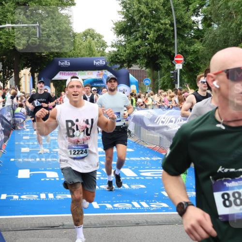29.06.2025 - hella hamburg halbmarathon Zöllner http://msf.ph/oto/8218673 29.06.2025 10:51:55 Ziel 2396, 2818, 2823, 2880, 4297, 5102, 8710, 8856, 9793, 9959, 12224, 13799, 15427, 15690, 16907, 17815, 17962, 19137 meine-sportfotos.de