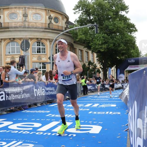 29.06.2025 - hella hamburg halbmarathon Strokosch-Dieckow http://msf.ph/oto/8218701 29.06.2025 10:27:43 Ziel 1122, 5367, 8731, 10655, 17893, 18832 meine-sportfotos.de