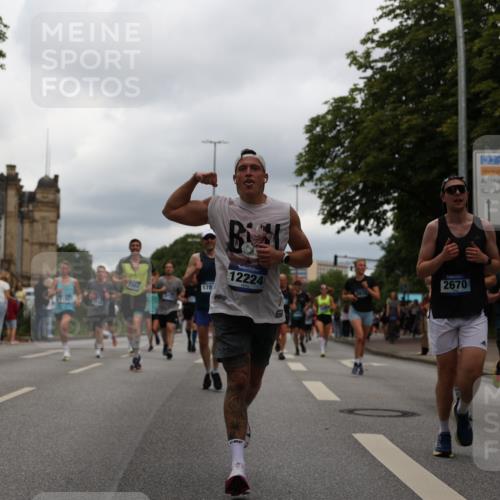 29.06.2025 - hella hamburg halbmarathon Yannick Fuchs http://msf.ph/oto/8218711 29.06.2025 10:45:56 20KM 2287, 2364, 2396, 2397, 2595, 2670, 2818, 4140, 4814, 5008, 5102, 6286, 6390, 6657, 6776, 7409, 7724, 7786, 8371, 8413, 8661, 8710, 8856, 9074, 9082, 9656, 9869, 10115, 11551, 11791, 12224, 12367, 12580, 13015, 13047, 13051, 13726, 13792, 14122, 14561, 14865, 14994, 15356, 15643, 15727, 15829, 15831, 16003, 16179, 16591, 17033, 17682, 17815, 17962, 17978, 17997, 18019, 18475, 18869, 18982 meine-sportfotos.de