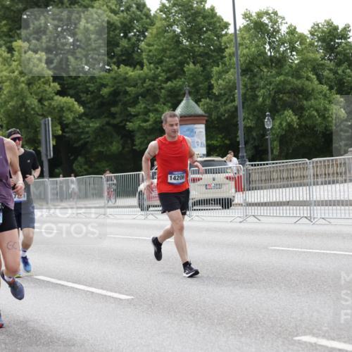 29.06.2025 - hella hamburg halbmarathon Jannik Wohlers http://msf.ph/oto/8218726 29.06.2025 10:27:12 Lombardsbrücke 2080, 3389, 4372, 5285, 6214, 7764, 7978, 8085, 9688, 10158, 10412, 10413, 11256, 12500, 13043, 14206, 16838, 17427, 17791, 18012, 18301, 18766 meine-sportfotos.de
