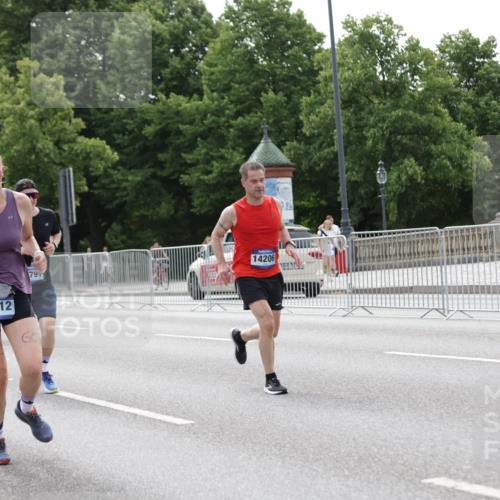 29.06.2025 - hella hamburg halbmarathon Jannik Wohlers http://msf.ph/oto/8218764 29.06.2025 10:27:12 Lombardsbrücke 2080, 3389, 4372, 5285, 6214, 7764, 7978, 8085, 9688, 10158, 10412, 10413, 11256, 12500, 13043, 14206, 16838, 17427, 17791, 18012, 18301, 18766 meine-sportfotos.de