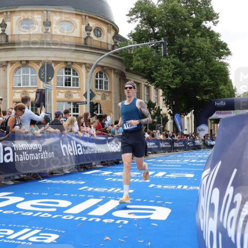 29.06.2025 - hella hamburg halbmarathon Strokosch-Dieckow http://msf.ph/oto/8218829 29.06.2025 10:27:48 Ziel 1122, 5367, 16377, 17893 meine-sportfotos.de