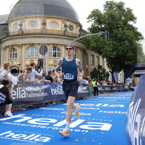 29.06.2025 - hella hamburg halbmarathon Strokosch-Dieckow http://msf.ph/oto/8218857 29.06.2025 10:27:49 Ziel 1122, 16377, 17893 meine-sportfotos.de