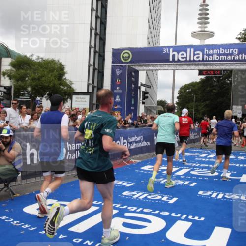 29.06.2025 - hella hamburg halbmarathon Michael Strokosch http://msf.ph/oto/8218918 29.06.2025 10:48:42 Ziel 1163, 1176, 2213, 4553, 5421, 9538, 10859, 11579, 14511, 15384, 15573, 17127, 18815 meine-sportfotos.de