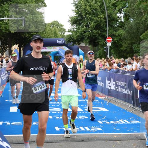29.06.2025 - hella hamburg halbmarathon Zöllner http://msf.ph/oto/8218920 29.06.2025 10:51:59 Ziel 2818, 2823, 2880, 4033, 4297, 5102, 6390, 7130, 7409, 7724, 8413, 8856, 8977, 9959, 10057, 13799, 15690, 17815, 17962, 17978, 18869, 19137 meine-sportfotos.de