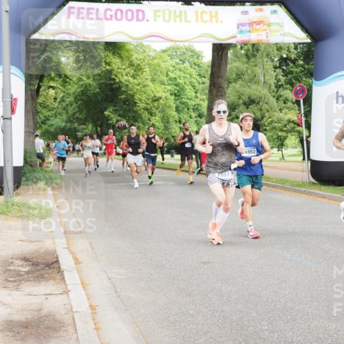 29.06.2025 - hella hamburg halbmarathon MichiJ http://msf.ph/oto/8218923 29.06.2025 10:24:05 Zwischen KM18-KM19 7867, 14952, 18419 meine-sportfotos.de