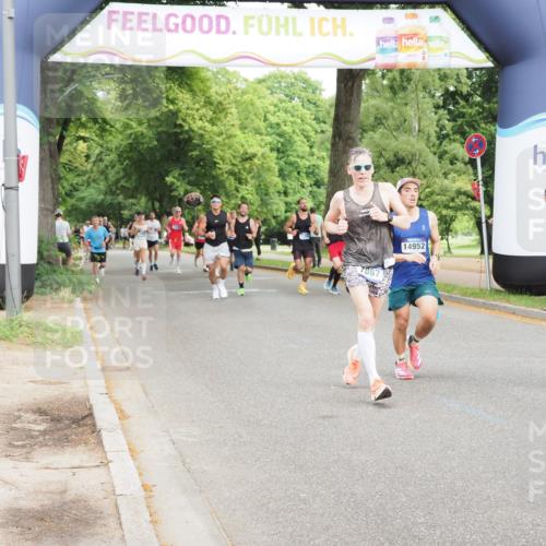 29.06.2025 - hella hamburg halbmarathon MichiJ http://msf.ph/oto/8218941 29.06.2025 10:24:05 Zwischen KM18-KM19 7867, 14952, 18419 meine-sportfotos.de