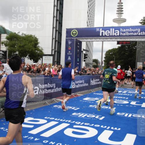 29.06.2025 - hella hamburg halbmarathon Michael Strokosch http://msf.ph/oto/8218958 29.06.2025 10:48:43 Ziel 1163, 1176, 2213, 4553, 5421, 9538, 10859, 11579, 14511, 15384, 15573, 17127, 18815 meine-sportfotos.de