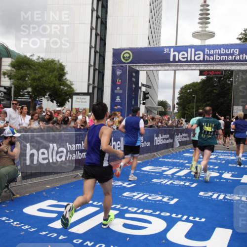 29.06.2025 - hella hamburg halbmarathon Michael Strokosch http://msf.ph/oto/8218979 29.06.2025 10:48:43 Ziel 1163, 1176, 2213, 4553, 5421, 9538, 10859, 11579, 14511, 15384, 15573, 17127, 18815 meine-sportfotos.de