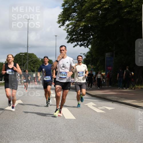 29.06.2025 - hella hamburg halbmarathon Yannick Fuchs http://msf.ph/oto/8218991 29.06.2025 10:33:00 20KM 1042, 1615, 1688, 1710, 2262, 2296, 2745, 2849, 3014, 3530, 4148, 5091, 5248, 6095, 7110, 7229, 8002, 8091, 11049, 11379, 12915, 13755, 14688, 14992, 16075, 17154, 17623, 17722, 18276, 18529, 18584, 18761 meine-sportfotos.de