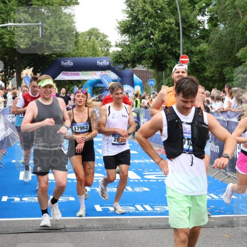 29.06.2025 - hella hamburg halbmarathon Zöllner http://msf.ph/oto/8218992 29.06.2025 10:52:01 Ziel 2818, 2823, 2880, 4033, 4297, 5102, 5336, 6390, 7130, 7409, 7724, 8413, 8856, 8977, 10057, 13799, 15356, 15690, 17962, 17978, 18869 meine-sportfotos.de