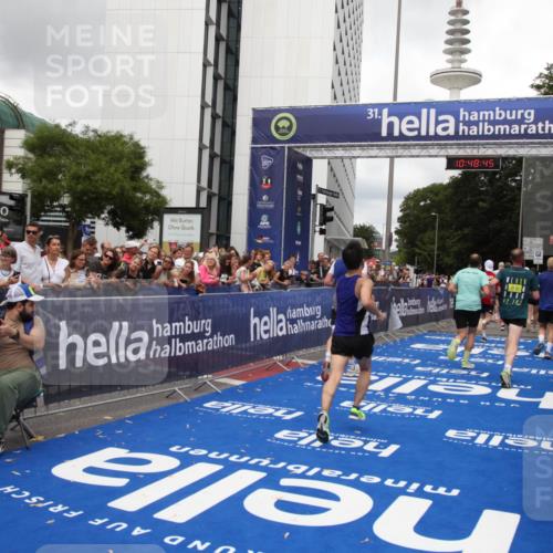 29.06.2025 - hella hamburg halbmarathon Michael Strokosch http://msf.ph/oto/8218995 29.06.2025 10:48:44 Ziel 2442, 4553, 5421, 9538, 10859, 14511, 15384, 15573, 17127 meine-sportfotos.de