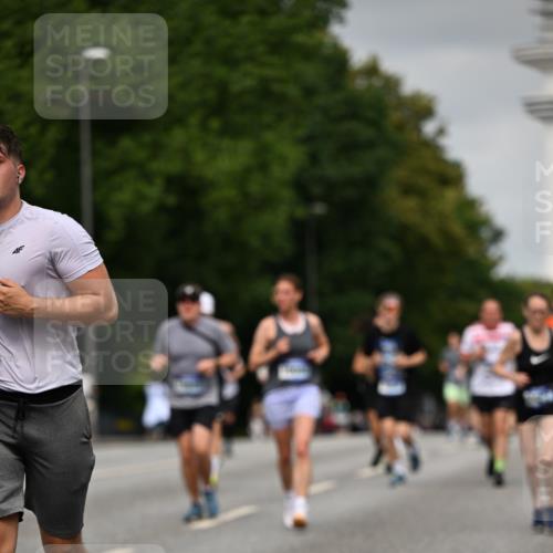 29.06.2025 - hella hamburg halbmarathon Dr. Thomas Lammeyer http://msf.ph/oto/8219002 29.06.2025 10:12:56 Kennedybrücke 1147, 1188, 1823, 2427, 2978, 3762, 4859, 5885, 6590, 6674, 7198, 7348, 7453, 9457, 9718, 9823, 9951, 9958, 10035, 10092, 10194, 10609, 10857 meine-sportfotos.de