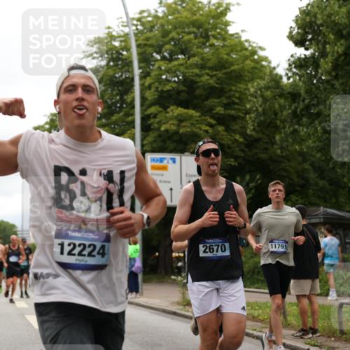 29.06.2025 - hella hamburg halbmarathon Yannick Fuchs http://msf.ph/oto/8219065 29.06.2025 10:45:57 20KM 2287, 2364, 2396, 2397, 2595, 2670, 2818, 4140, 4814, 5008, 5102, 6286, 6390, 6657, 6776, 7409, 7724, 7732, 7786, 8371, 8413, 8661, 8710, 8856, 9074, 9082, 9656, 9869, 10115, 11551, 11791, 12224, 12367, 12580, 13015, 13047, 13051, 13726, 13792, 14122, 14561, 14865, 15356, 15643, 15727, 15829, 15831, 16003, 16179, 16591, 17033, 17682, 17815, 17962, 17978, 17997, 18019, 18475, 18869, 18982 meine-sportfotos.de