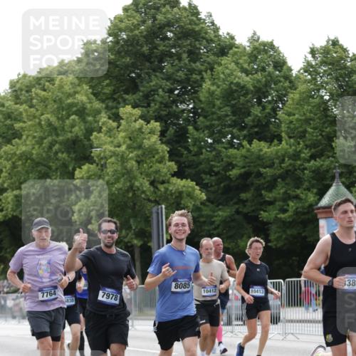 29.06.2025 - hella hamburg halbmarathon Jannik Wohlers http://msf.ph/oto/8219069 29.06.2025 10:27:15 Lombardsbrücke 2080, 3389, 4372, 5285, 6214, 7764, 7978, 8085, 9688, 10158, 10412, 10413, 11256, 12500, 13043, 14206, 16838, 17427, 17791, 18012, 18301, 18626, 18766 meine-sportfotos.de
