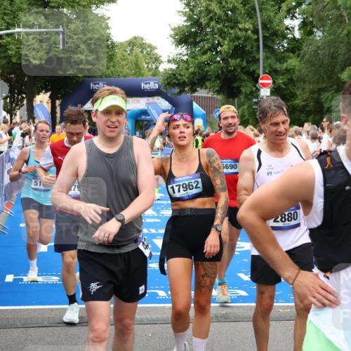 29.06.2025 - hella hamburg halbmarathon Zöllner http://msf.ph/oto/8219103 29.06.2025 10:52:02 Ziel 4033, 5102, 5336, 6390, 7130, 7409, 7724, 8413, 8977, 10057, 13799, 15356, 15506, 15690, 17978, 18869 meine-sportfotos.de