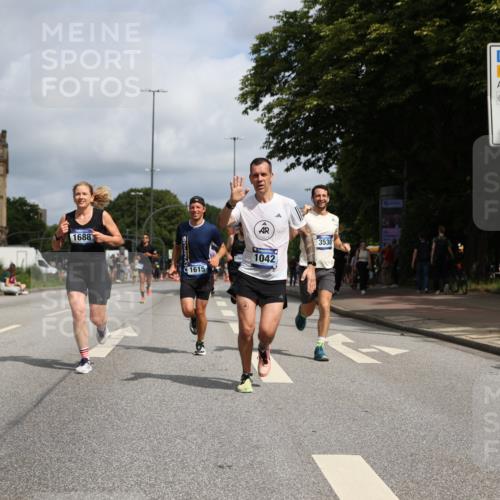 29.06.2025 - hella hamburg halbmarathon Yannick Fuchs http://msf.ph/oto/8219141 29.06.2025 10:33:00 20KM 1042, 1615, 1688, 1710, 2262, 2296, 2745, 2849, 3014, 3530, 4148, 5091, 5248, 6095, 7110, 7229, 8002, 8091, 11049, 11379, 12915, 13755, 14688, 14992, 16075, 17154, 17623, 17722, 18276, 18529, 18584, 18761 meine-sportfotos.de
