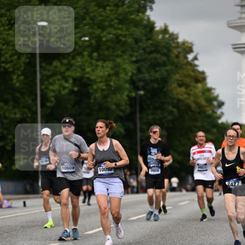 29.06.2025 - hella hamburg halbmarathon Dr. Thomas Lammeyer http://msf.ph/oto/8219171 29.06.2025 10:12:57 Kennedybrücke 1147, 1188, 1823, 2427, 2978, 3762, 4592, 4859, 5885, 6590, 6674, 7198, 7348, 7453, 9457, 9718, 9823, 9951, 9958, 10035, 10092, 10194, 10609, 10857 meine-sportfotos.de