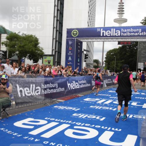 29.06.2025 - hella hamburg halbmarathon Michael Strokosch http://msf.ph/oto/8219216 29.06.2025 10:48:48 Ziel 1094, 1884, 1892, 2442, 9482, 11519, 12533, 14511, 15384, 17007, 17127 meine-sportfotos.de