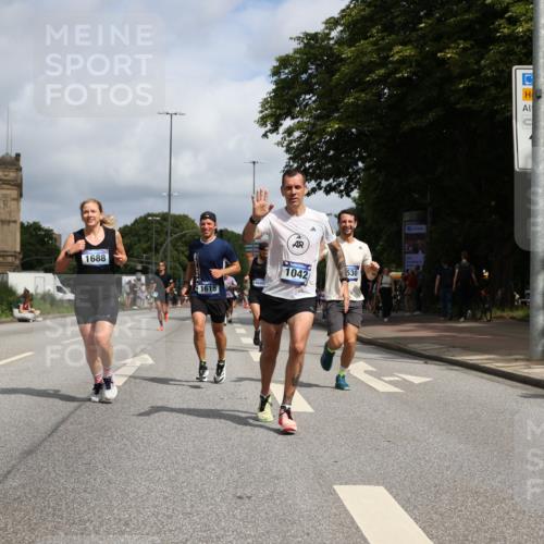 29.06.2025 - hella hamburg halbmarathon Yannick Fuchs http://msf.ph/oto/8219221 29.06.2025 10:33:00 20KM 1042, 1615, 1688, 1710, 2262, 2296, 2745, 2849, 3014, 3530, 4148, 5091, 5248, 6095, 7110, 7229, 8002, 8091, 11049, 11379, 12915, 13755, 14688, 14992, 16075, 17154, 17623, 17722, 18276, 18529, 18584, 18761 meine-sportfotos.de
