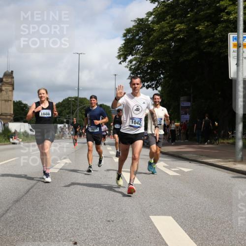 29.06.2025 - hella hamburg halbmarathon Yannick Fuchs http://msf.ph/oto/8219244 29.06.2025 10:33:00 20KM 1042, 1615, 1688, 1710, 2262, 2296, 2745, 2849, 3014, 3530, 4148, 5091, 5248, 6095, 7110, 7229, 8002, 8091, 11049, 11379, 12915, 13755, 14688, 14992, 16075, 17154, 17623, 17722, 18276, 18529, 18584, 18761 meine-sportfotos.de