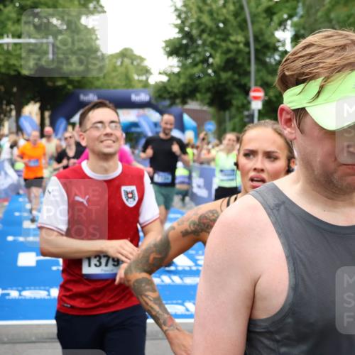 29.06.2025 - hella hamburg halbmarathon Zöllner http://msf.ph/oto/8219270 29.06.2025 10:52:04 Ziel 4033, 5336, 6390, 7130, 7409, 7724, 8413, 8977, 10057, 15356, 15506, 16179, 17978, 18869 meine-sportfotos.de