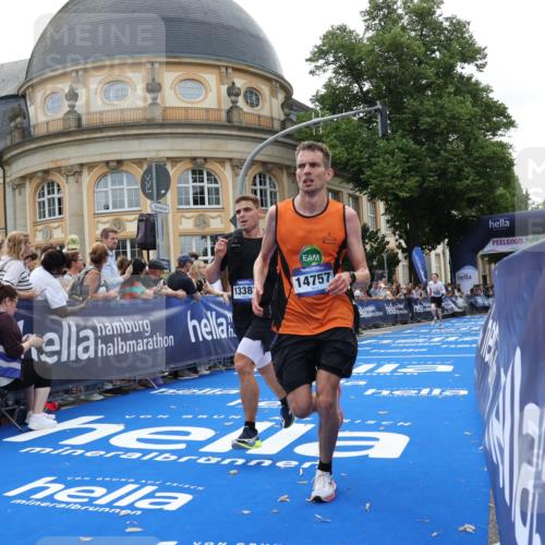 29.06.2025 - hella hamburg halbmarathon Strokosch-Dieckow http://msf.ph/oto/8219277 29.06.2025 10:28:06 Ziel 10485, 13383, 14757, 15883, 17488 meine-sportfotos.de