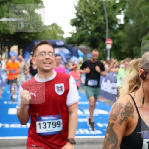 29.06.2025 - hella hamburg halbmarathon Zöllner http://msf.ph/oto/8219319 29.06.2025 10:52:05 Ziel 4033, 5336, 6390, 7130, 7409, 7724, 7732, 8413, 8977, 10057, 15356, 15506, 15829, 16179, 16666, 17978, 18869 meine-sportfotos.de