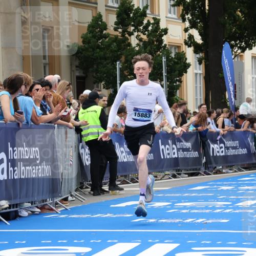 29.06.2025 - hella hamburg halbmarathon Strokosch-Dieckow http://msf.ph/oto/8219336 29.06.2025 10:28:08 Ziel 7389, 13383, 14757, 15883 meine-sportfotos.de