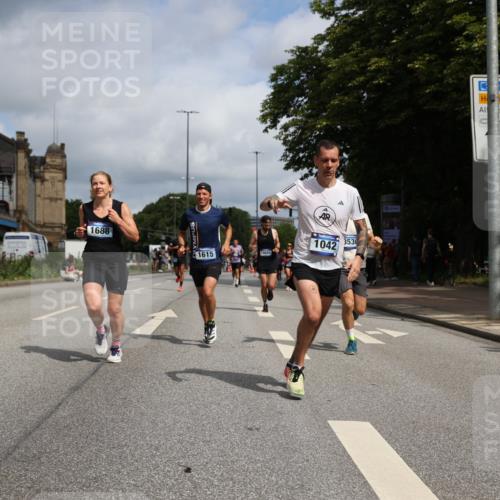 29.06.2025 - hella hamburg halbmarathon Yannick Fuchs http://msf.ph/oto/8219390 29.06.2025 10:33:00 20KM 1042, 1615, 1688, 1710, 2262, 2296, 2745, 2849, 3014, 3530, 4148, 5091, 5248, 6095, 7110, 7229, 8002, 8091, 11049, 11379, 12915, 13755, 14688, 14992, 16075, 17154, 17623, 17722, 18276, 18529, 18584, 18761 meine-sportfotos.de