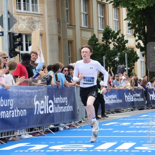 29.06.2025 - hella hamburg halbmarathon Strokosch-Dieckow http://msf.ph/oto/8219397 29.06.2025 10:28:08 Ziel 7389, 13383, 14757, 15883 meine-sportfotos.de