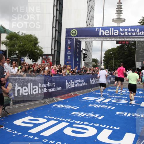 29.06.2025 - hella hamburg halbmarathon Michael Strokosch http://msf.ph/oto/8219439 29.06.2025 10:48:54 Ziel 1094, 1884, 1892, 9482, 9661, 11519, 12421, 12533, 13009, 13976, 15309, 16653, 17007, 18873 meine-sportfotos.de