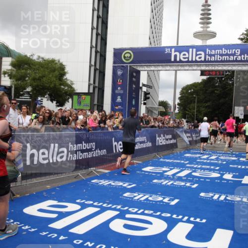 29.06.2025 - hella hamburg halbmarathon Michael Strokosch http://msf.ph/oto/8219464 29.06.2025 10:48:56 Ziel 1884, 1892, 7067, 9482, 9661, 11519, 12421, 13009, 13976, 15309, 16653, 17007, 18873 meine-sportfotos.de