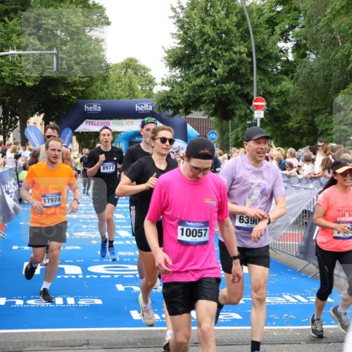 29.06.2025 - hella hamburg halbmarathon Zöllner http://msf.ph/oto/8219518 29.06.2025 10:52:07 Ziel 1482, 2595, 4033, 5093, 5336, 5378, 6390, 7130, 7409, 7732, 8413, 8977, 12580, 15356, 15506, 15829, 16179, 16666, 17978, 18801 meine-sportfotos.de