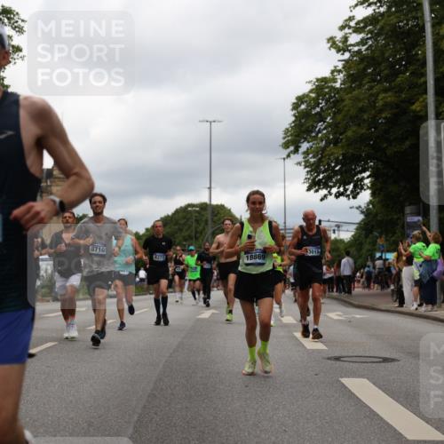 29.06.2025 - hella hamburg halbmarathon Yannick Fuchs http://msf.ph/oto/8219531 29.06.2025 10:45:59 20KM 2287, 2364, 2396, 2397, 2595, 2670, 2818, 4140, 4814, 5008, 5102, 5482, 6286, 6390, 6657, 6776, 7409, 7724, 7732, 7786, 8371, 8413, 8661, 8710, 9074, 9082, 10115, 11551, 11791, 12224, 12367, 12580, 13015, 13047, 13051, 13792, 14122, 14561, 14865, 15356, 15643, 15727, 15829, 15831, 16003, 16179, 16357, 16591, 17033, 17682, 17815, 17962, 17978, 17997, 18019, 18475, 18869, 18982 meine-sportfotos.de
