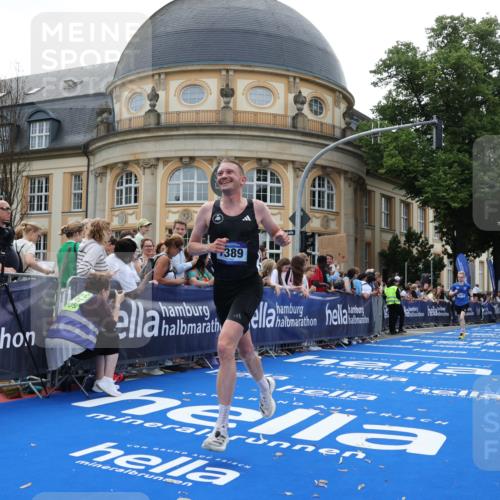 29.06.2025 - hella hamburg halbmarathon Strokosch-Dieckow http://msf.ph/oto/8219562 29.06.2025 10:28:18 Ziel 3075, 7389, 12529, 14140, 16711 meine-sportfotos.de