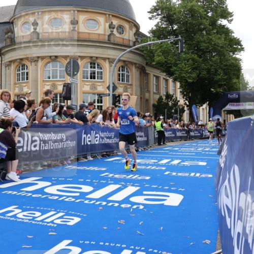 29.06.2025 - hella hamburg halbmarathon Strokosch-Dieckow http://msf.ph/oto/8219586 29.06.2025 10:28:20 Ziel 3075, 5328, 7389, 12529, 14140, 16711 meine-sportfotos.de