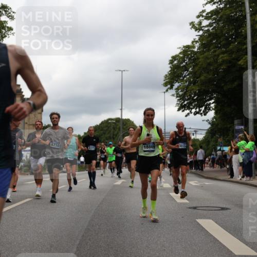 29.06.2025 - hella hamburg halbmarathon Yannick Fuchs http://msf.ph/oto/8219589 29.06.2025 10:45:59 20KM 2287, 2364, 2396, 2397, 2595, 2670, 2818, 4140, 4814, 5008, 5102, 5482, 6286, 6390, 6657, 6776, 7409, 7724, 7732, 7786, 8371, 8413, 8661, 8710, 9074, 9082, 10115, 11551, 11791, 12224, 12367, 12580, 13015, 13047, 13051, 13792, 14122, 14561, 14865, 15356, 15643, 15727, 15829, 15831, 16003, 16179, 16357, 16591, 17033, 17682, 17815, 17962, 17978, 17997, 18019, 18475, 18869, 18982 meine-sportfotos.de