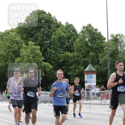 29.06.2025 - hella hamburg halbmarathon Jannik Wohlers http://msf.ph/oto/8219622 29.06.2025 10:27:16 Lombardsbrücke 2080, 3389, 4372, 5285, 6214, 7764, 7978, 8085, 9688, 10158, 10412, 10413, 12500, 13043, 14206, 16838, 17427, 17791, 18012, 18301, 18626, 18766 meine-sportfotos.de