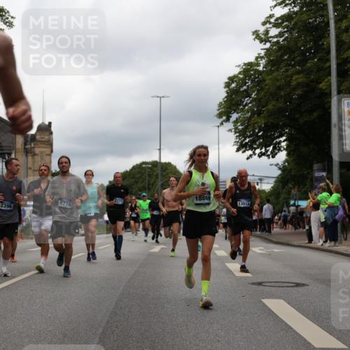 29.06.2025 - hella hamburg halbmarathon Yannick Fuchs http://msf.ph/oto/8219648 29.06.2025 10:45:59 20KM 2287, 2364, 2396, 2397, 2595, 2670, 2818, 4140, 4814, 5008, 5102, 5482, 6286, 6390, 6657, 6776, 7409, 7724, 7732, 7786, 8371, 8413, 8661, 8710, 9074, 9082, 10115, 11551, 11791, 12224, 12367, 12580, 13015, 13047, 13051, 13792, 14122, 14561, 14865, 15356, 15643, 15727, 15829, 15831, 16003, 16179, 16357, 16591, 17033, 17682, 17815, 17962, 17978, 17997, 18019, 18475, 18869, 18982 meine-sportfotos.de