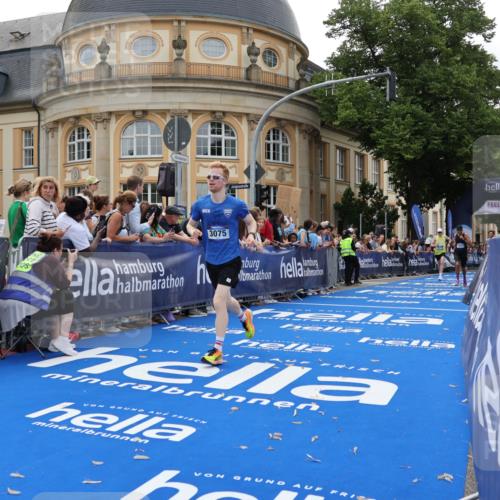 29.06.2025 - hella hamburg halbmarathon Strokosch-Dieckow http://msf.ph/oto/8219651 29.06.2025 10:28:21 Ziel 3075, 5328, 7389, 12529, 14140, 16711 meine-sportfotos.de