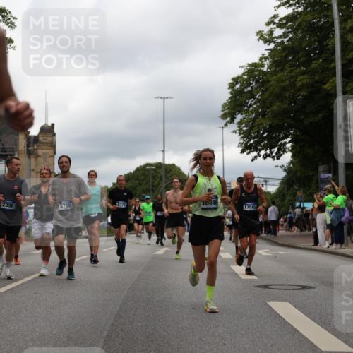 29.06.2025 - hella hamburg halbmarathon Yannick Fuchs http://msf.ph/oto/8219655 29.06.2025 10:45:59 20KM 2287, 2364, 2396, 2397, 2595, 2670, 2818, 4140, 4814, 5008, 5102, 5482, 6286, 6390, 6657, 6776, 7409, 7724, 7732, 7786, 8371, 8413, 8661, 8710, 9074, 9082, 10115, 11551, 11791, 12224, 12367, 12580, 13015, 13047, 13051, 13792, 14122, 14561, 14865, 15356, 15643, 15727, 15829, 15831, 16003, 16179, 16357, 16591, 17033, 17682, 17815, 17962, 17978, 17997, 18019, 18475, 18869, 18982 meine-sportfotos.de