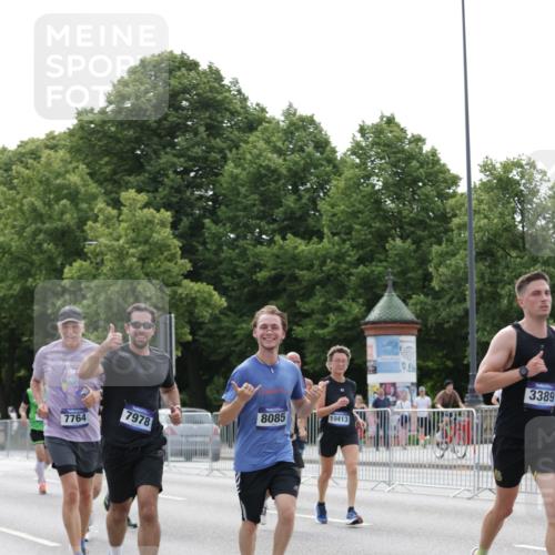 29.06.2025 - hella hamburg halbmarathon Jannik Wohlers http://msf.ph/oto/8219680 29.06.2025 10:27:16 Lombardsbrücke 2080, 3389, 4372, 5285, 6214, 7764, 7978, 8085, 9688, 10158, 10412, 10413, 12500, 13043, 14206, 16838, 17427, 17791, 18012, 18301, 18626, 18766 meine-sportfotos.de