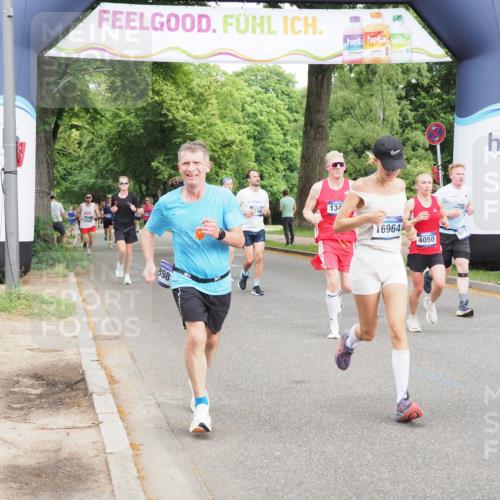 29.06.2025 - hella hamburg halbmarathon MichiJ http://msf.ph/oto/8219709 29.06.2025 10:24:10 Zwischen KM18-KM19 1344, 4050, 4740, 7466, 7867, 8901, 10771, 12204, 13343, 14952, 15390, 16964, 18419 meine-sportfotos.de