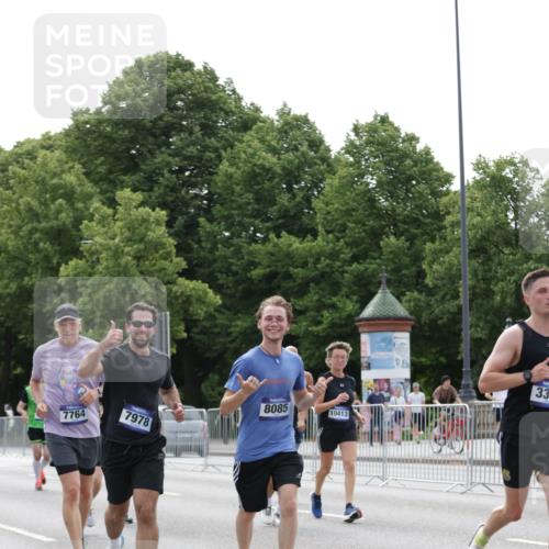 29.06.2025 - hella hamburg halbmarathon Jannik Wohlers http://msf.ph/oto/8219735 29.06.2025 10:27:16 Lombardsbrücke 2080, 3389, 4372, 5285, 6214, 7764, 7978, 8085, 9688, 10158, 10412, 10413, 12500, 13043, 14206, 16838, 17427, 17791, 18012, 18301, 18626, 18766 meine-sportfotos.de