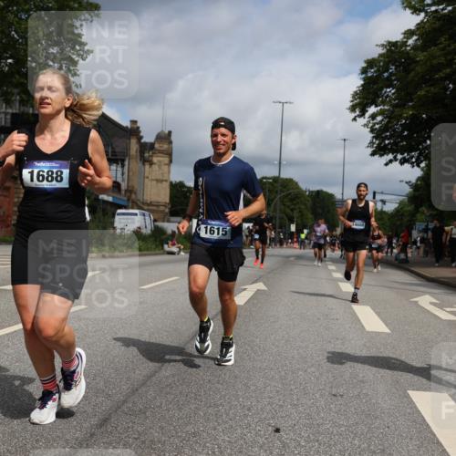 29.06.2025 - hella hamburg halbmarathon Yannick Fuchs http://msf.ph/oto/8219765 29.06.2025 10:33:01 20KM 1042, 1615, 1688, 1710, 2262, 2296, 2745, 2849, 3014, 3431, 3530, 4148, 5091, 5248, 6095, 6684, 7110, 7229, 8002, 8091, 11049, 11379, 12915, 13755, 14688, 14992, 16075, 17154, 17623, 17722, 18529, 18584, 18761 meine-sportfotos.de