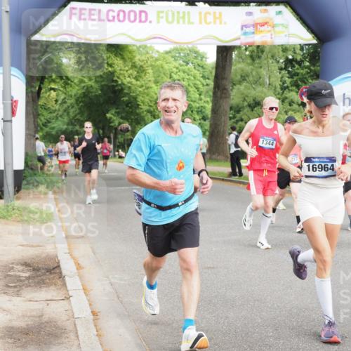 29.06.2025 - hella hamburg halbmarathon MichiJ http://msf.ph/oto/8219794 29.06.2025 10:24:11 Zwischen KM18-KM19 1344, 4050, 4740, 7466, 7867, 8901, 10771, 11898, 12204, 13343, 14952, 15390, 15991, 16964, 18419 meine-sportfotos.de